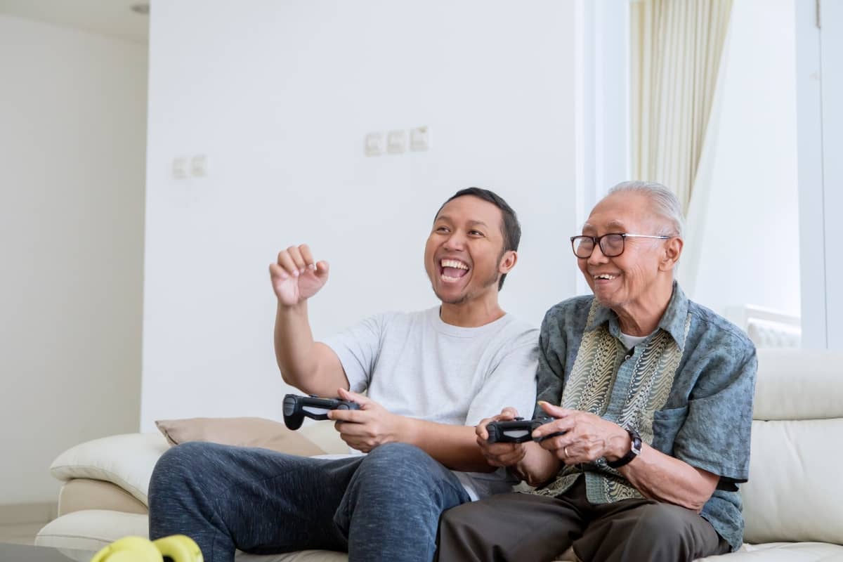 Des jeux vidéo qui renforcent les liens intergénérationnels une nouvelle manière de dialoguer avec nos aînés !