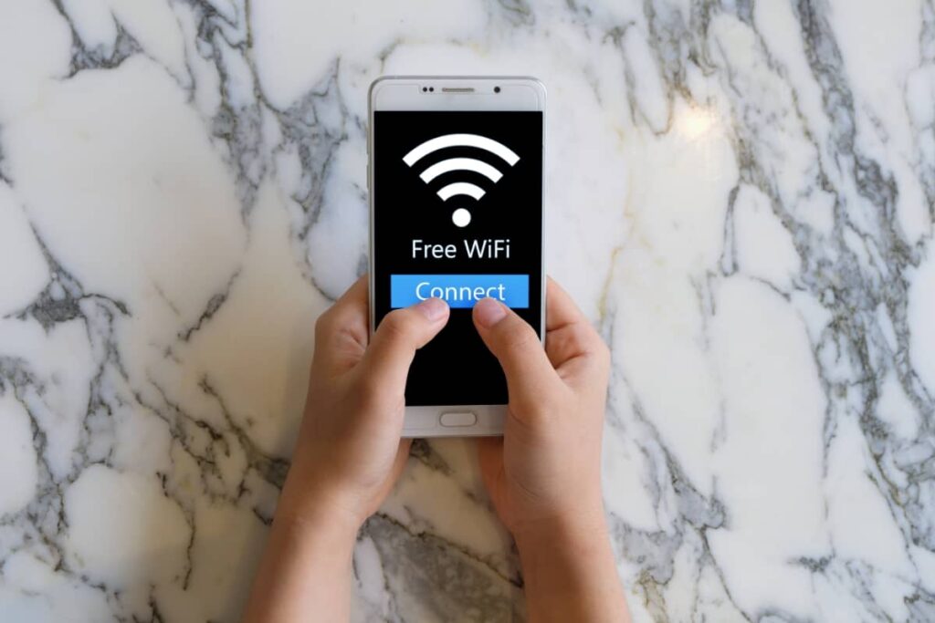 Désactiver le Wi-Fi en sortant  découvrez ce geste essentiel pour la sécurité de votre smartphone !
